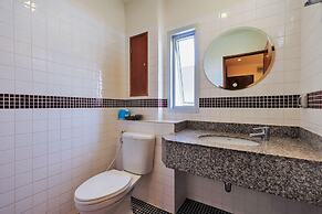 OYO 605 Lake View Phuket Place