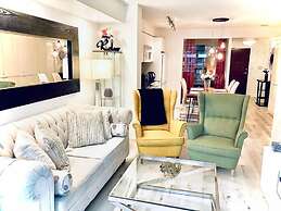 Toronto Downtown Suites CN Tower View