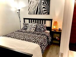 Toronto Downtown Suites CN Tower View