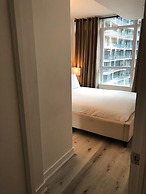 Toronto Downtown Suites CN Tower View