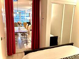 Toronto Downtown Suites CN Tower View