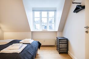 Town Hall Penthouse by Daniel&Jacob’s