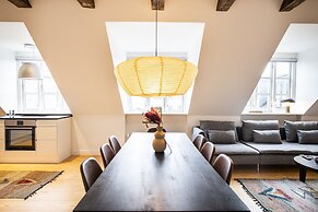 Town Hall Penthouse by Daniel&Jacob’s