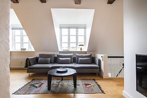 Town Hall Penthouse by Daniel&Jacob’s