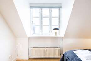 Town Hall Penthouse by Daniel&Jacob’s