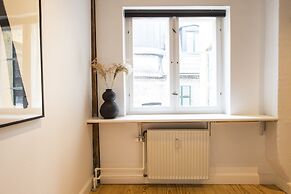 Town Hall Penthouse by Daniel&Jacob’s