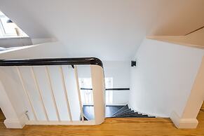 Town Hall Penthouse by Daniel&Jacob’s