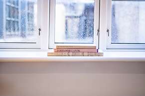 Town Hall Penthouse by Daniel&Jacob’s