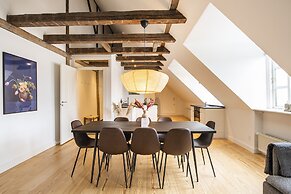 Town Hall Penthouse by Daniel&Jacob’s