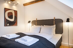 Town Hall Penthouse by Daniel&Jacob’s