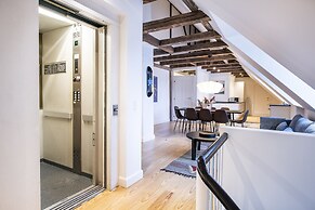 Town Hall Penthouse by Daniel&Jacob’s