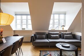 Town Hall Penthouse by Daniel&Jacob’s