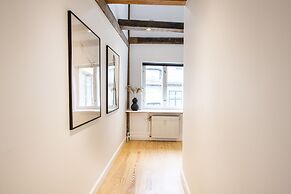 Town Hall Penthouse by Daniel&Jacob’s