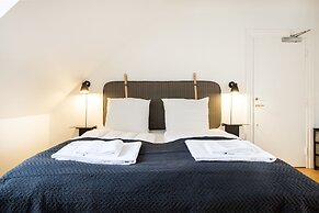 Town Hall Penthouse by Daniel&Jacob’s