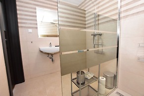 DUKES Apartments - Old Town