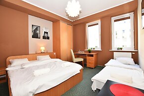 DUKES ApartHostel - Old Town