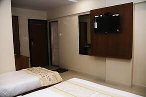 Hotel Crystal Luxury INN