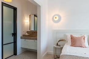 Bonzoe Suites & Villas