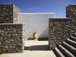 Bonzoe Suites & Villas