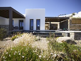 Bonzoe Suites & Villas