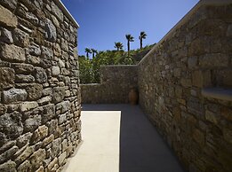 Bonzoe Suites & Villas