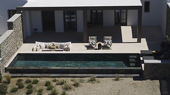 Bonzoe Suites & Villas