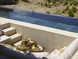 Bonzoe Suites & Villas