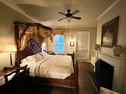 Anchuca Historic Mansion & Inn