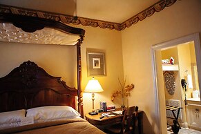 Anchuca Historic Mansion & Inn