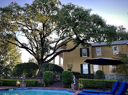 Anchuca Historic Mansion & Inn