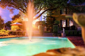 Anchuca Historic Mansion & Inn