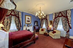 Anchuca Historic Mansion & Inn