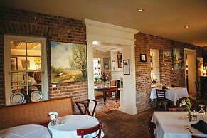 Anchuca Historic Mansion & Inn