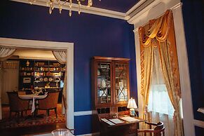 Anchuca Historic Mansion & Inn