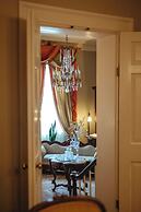 Anchuca Historic Mansion & Inn