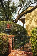 Anchuca Historic Mansion & Inn