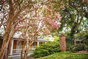 Anchuca Historic Mansion & Inn