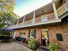 Anchuca Historic Mansion & Inn