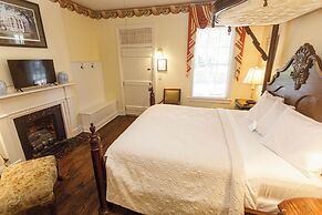 Anchuca Historic Mansion & Inn