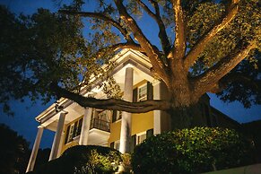 Anchuca Historic Mansion & Inn