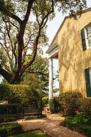 Anchuca Historic Mansion & Inn