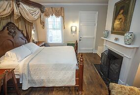 Anchuca Historic Mansion & Inn
