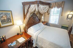 Anchuca Historic Mansion & Inn