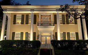 Anchuca Historic Mansion & Inn