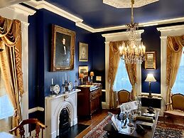 Anchuca Historic Mansion & Inn