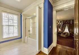 Anchuca Historic Mansion & Inn