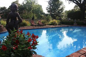 Anchuca Historic Mansion & Inn