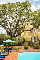 Anchuca Historic Mansion & Inn