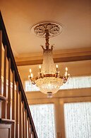 Anchuca Historic Mansion & Inn