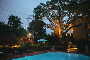 Anchuca Historic Mansion & Inn